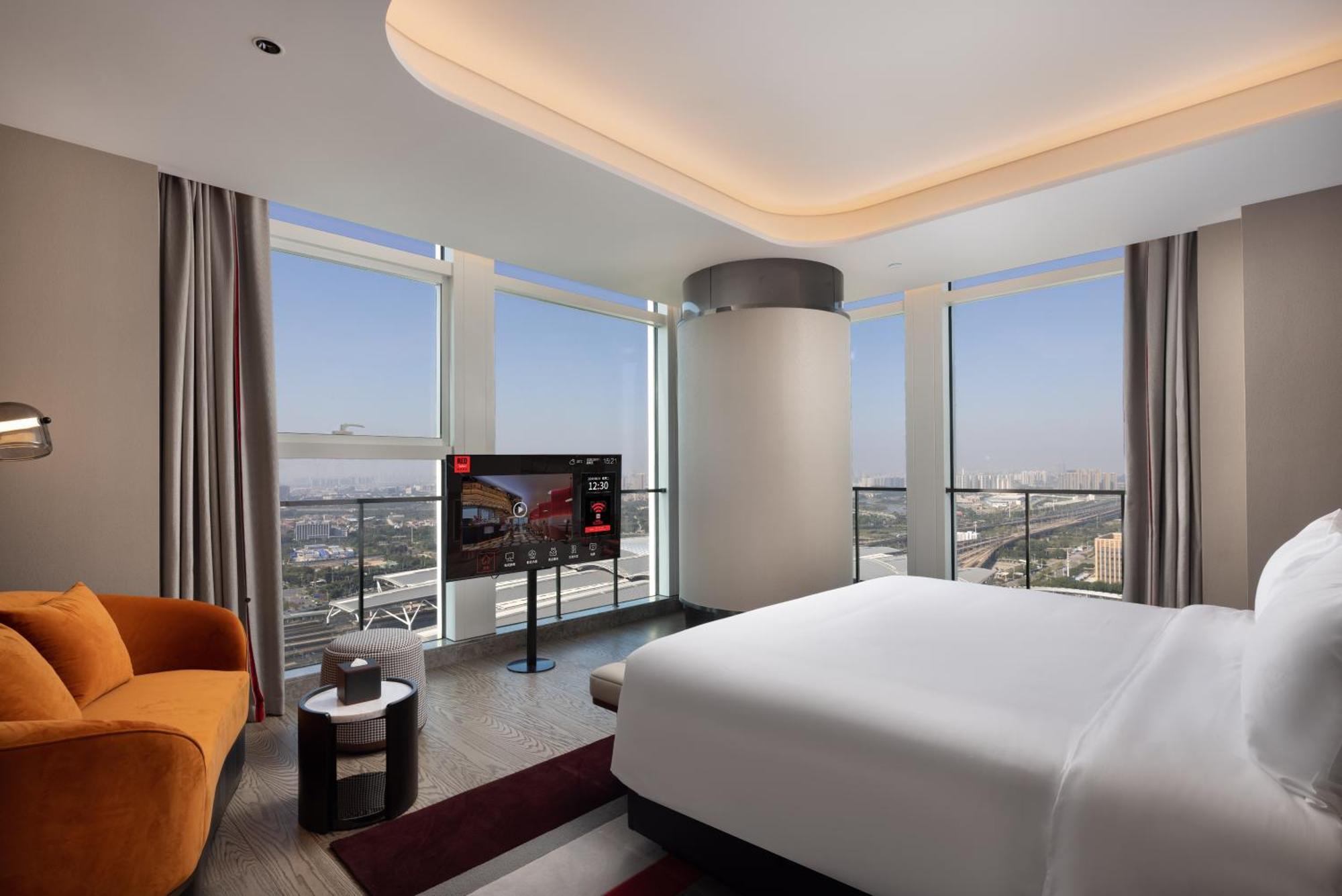 Отель Radisson Red Guangzhou South Railway Station Экстерьер фото
