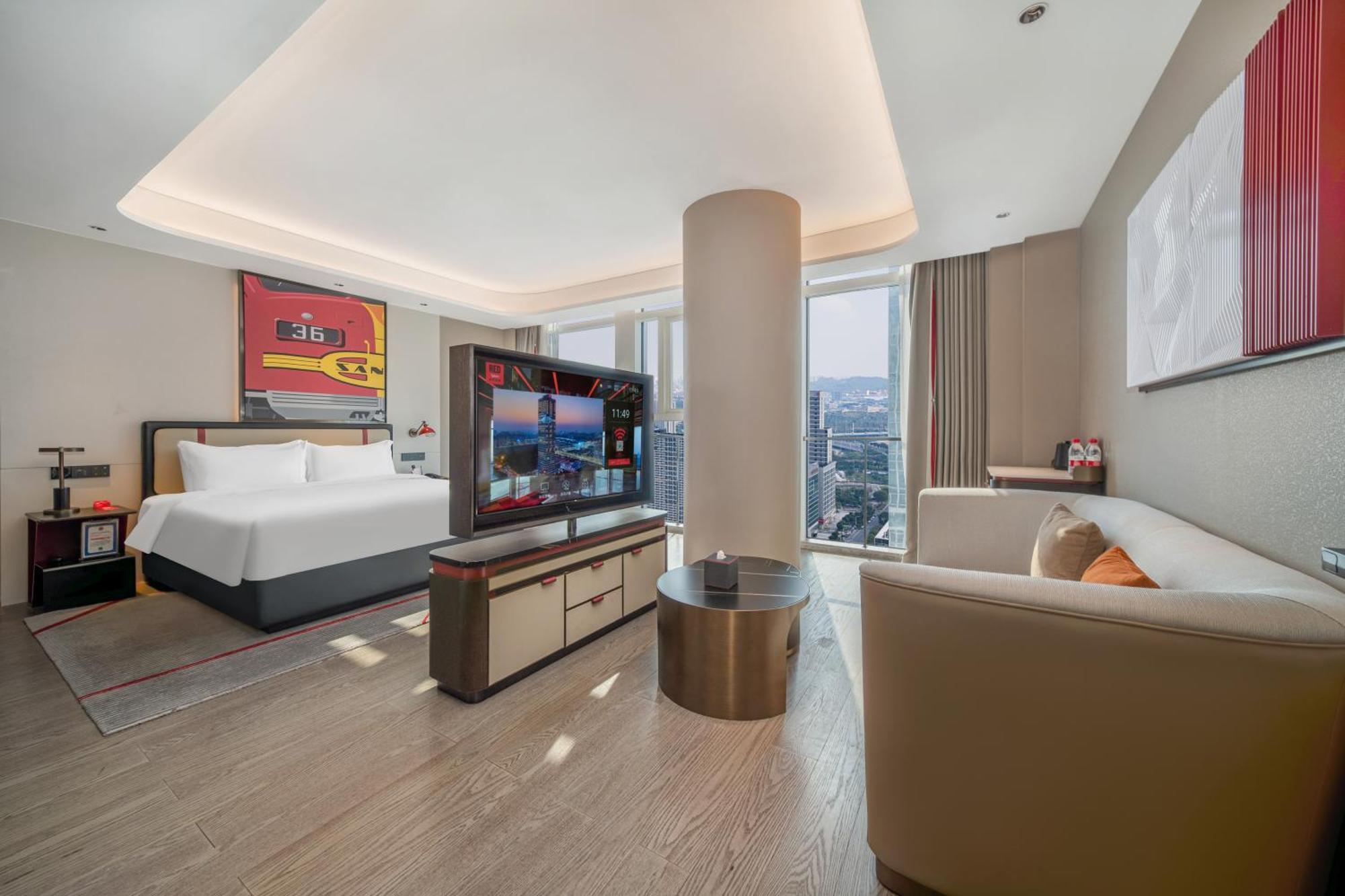 Отель Radisson Red Guangzhou South Railway Station Экстерьер фото